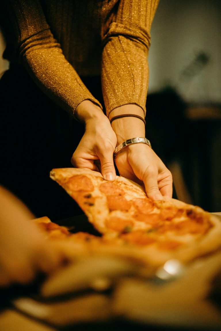 Itse maustettu kebabliha valmistuu ravintolan keittiössä